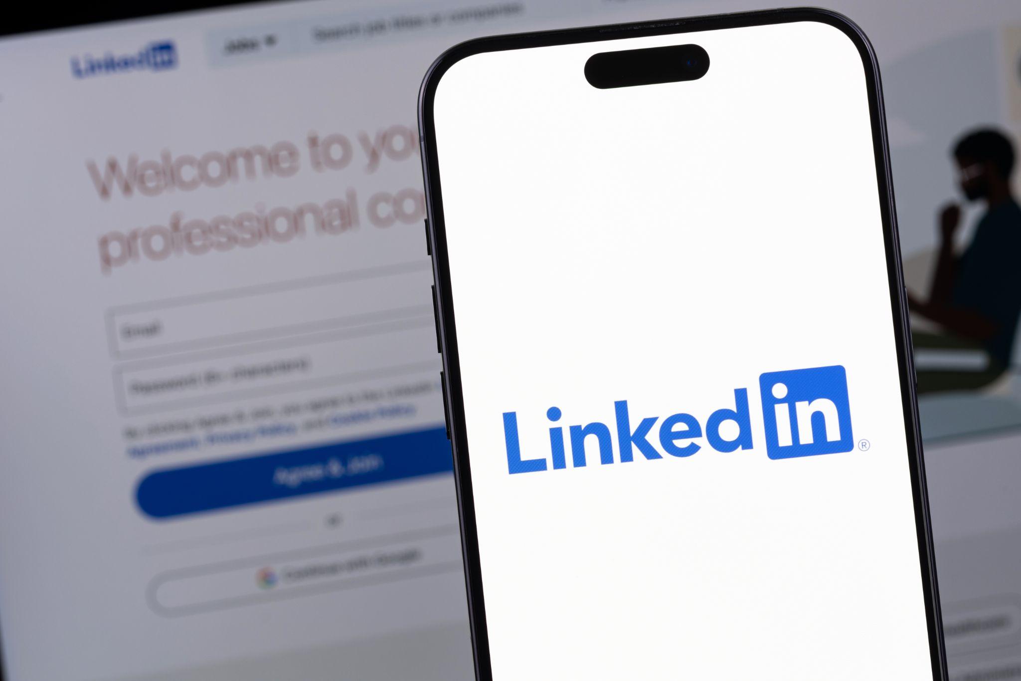 How to find the mobile phone numbers of US LinkedIn users? Full screening process